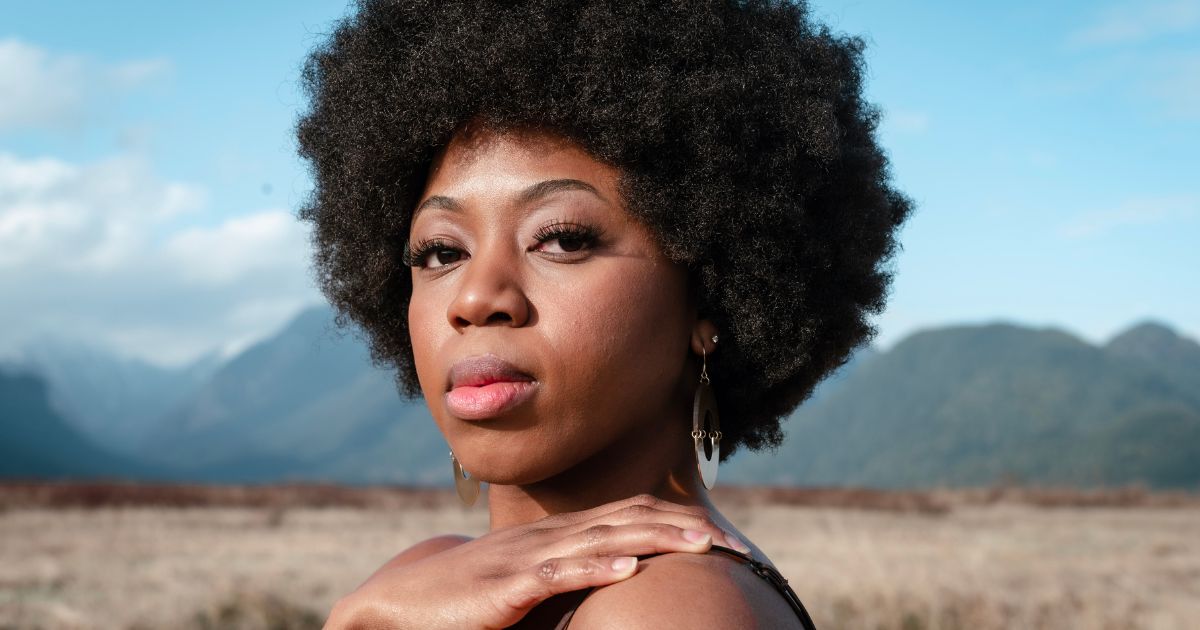 A black woman with moisturised Afro Hair